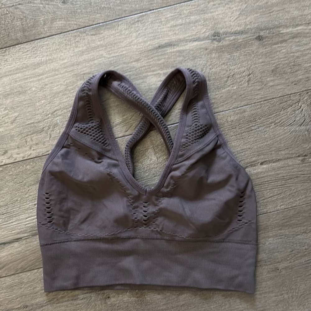 Alo Yoga Seamless Open Air Bra in Raisin - gently worn